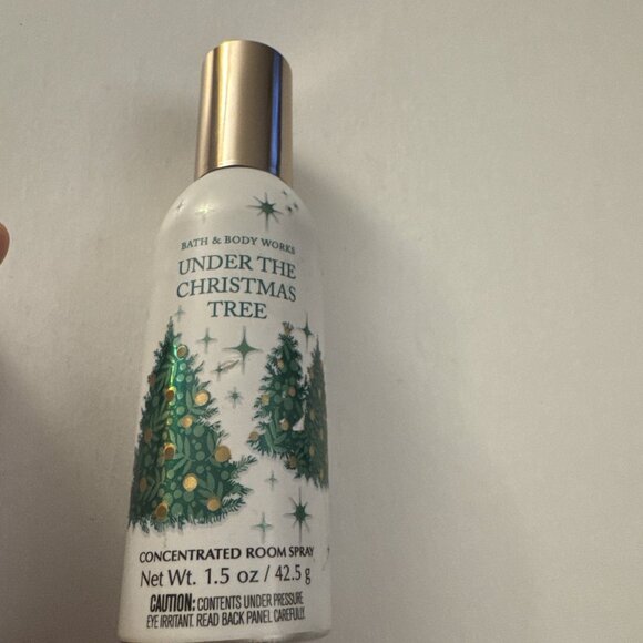 Bath & Body Works Under the Christmas Tree Room Fragrance Concentrated Spray K3 - Picture 1 of 3